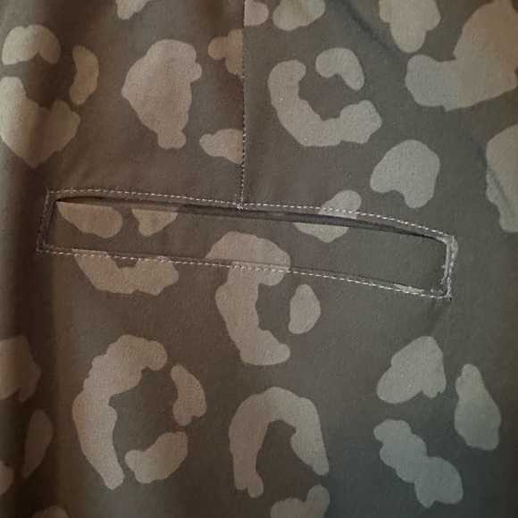 Albion Fit Animal Print Neutral Jetsetter Pants Joggers With Pockets Zipper - Picture 4 of 9